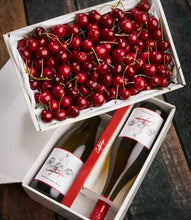 Load image into Gallery viewer, Gift box - Cherries and Wine
